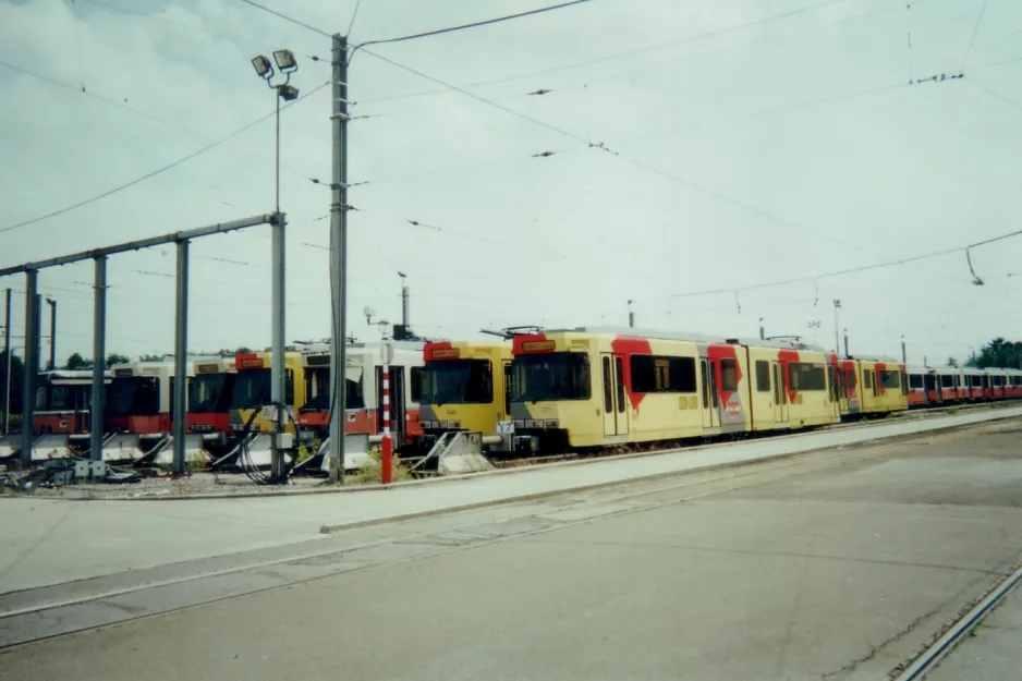 Charleroi ledvogn 7446 ved remisen Jumet (2000)