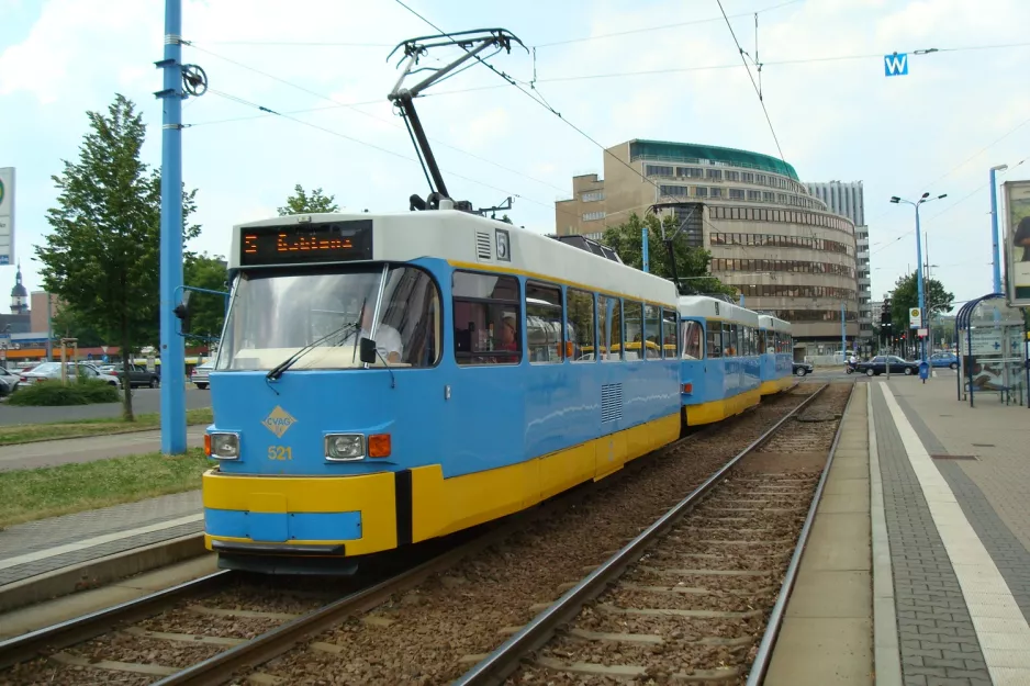 Chemnitz sporvognslinje 5 med motorvogn 521 ved Stefan-Heym-Platz (2008)