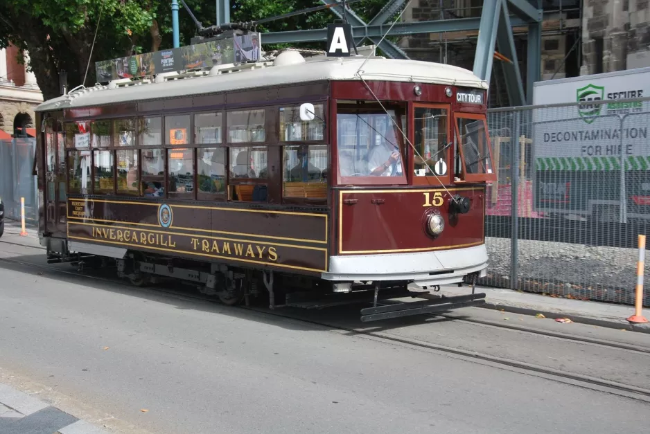 Christchurch Tramway line med motorvogn 15 nær Cathedral Square (2023)