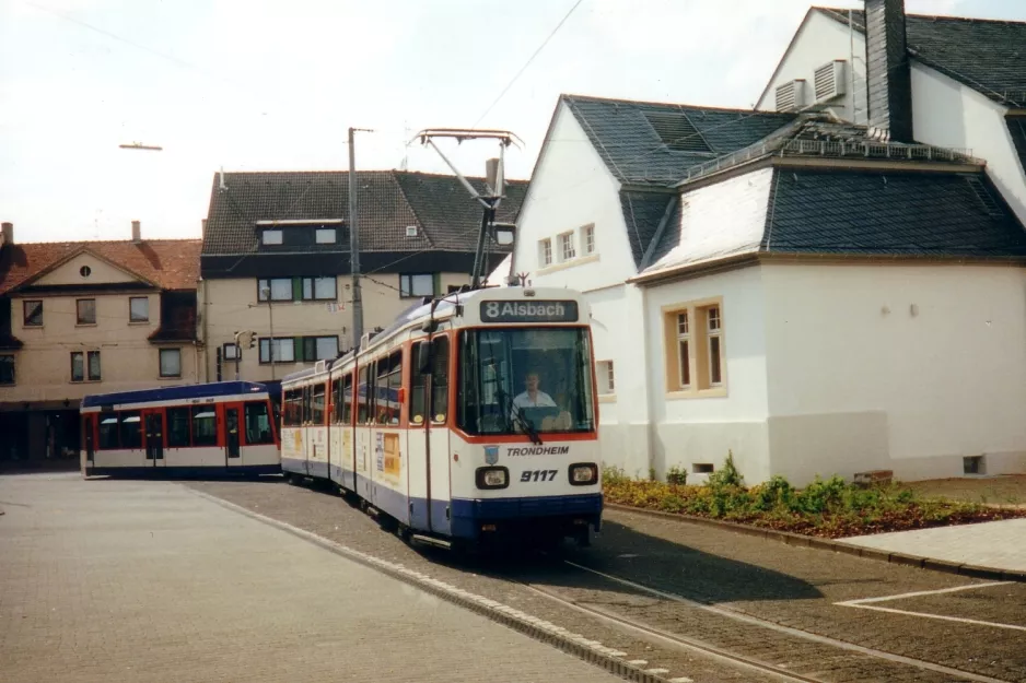 Darmstadt sporvognslinje 8 med ledvogn 9117 "Trondheim" ved Arheilgen/Hofgasse (1998)