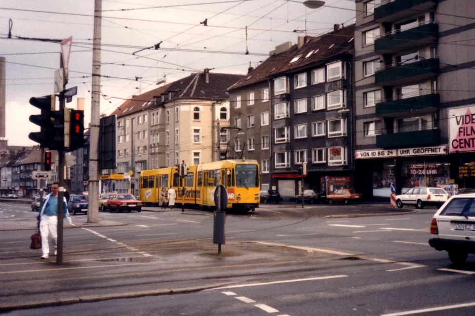 Dortmund sporvognslinje 406 med ledvogn 135 i krydset Brüderweg/Schwanenwall (1988)