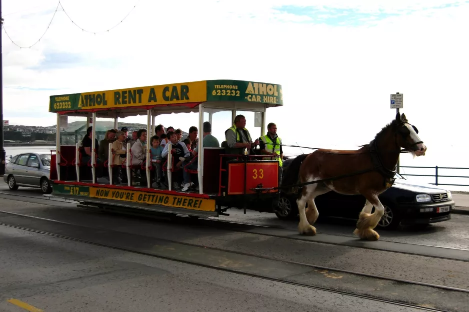 Douglas, Isle of Man Horse Drawn Trams med åben hestesporvogn 33 på Loch Promenade (2006)