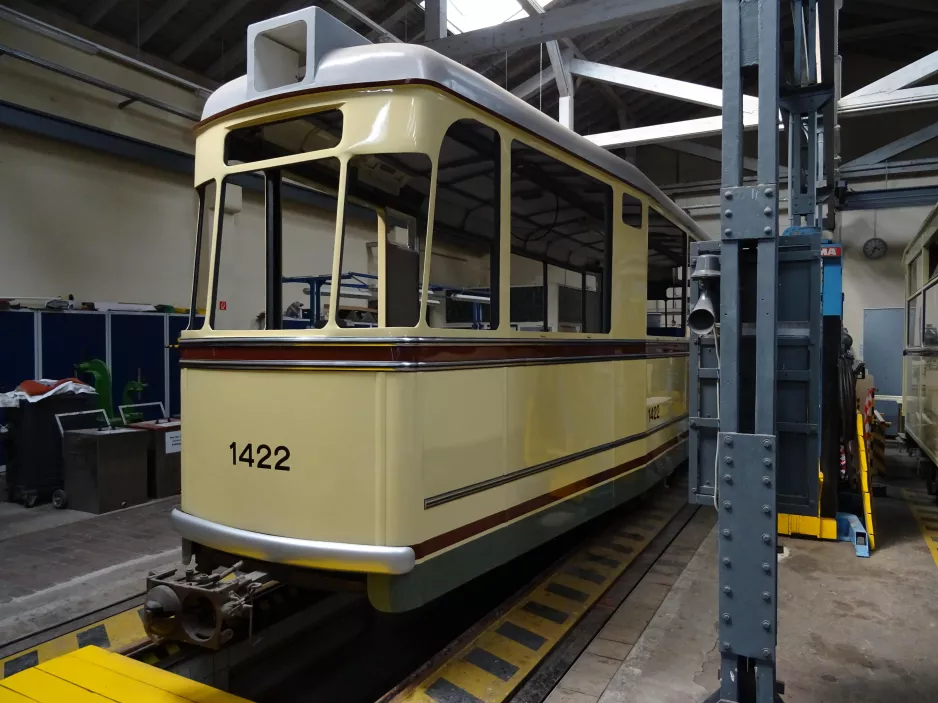 Dresden bivogn 1422 under restaurering Straßenbahnmuseum (2019)