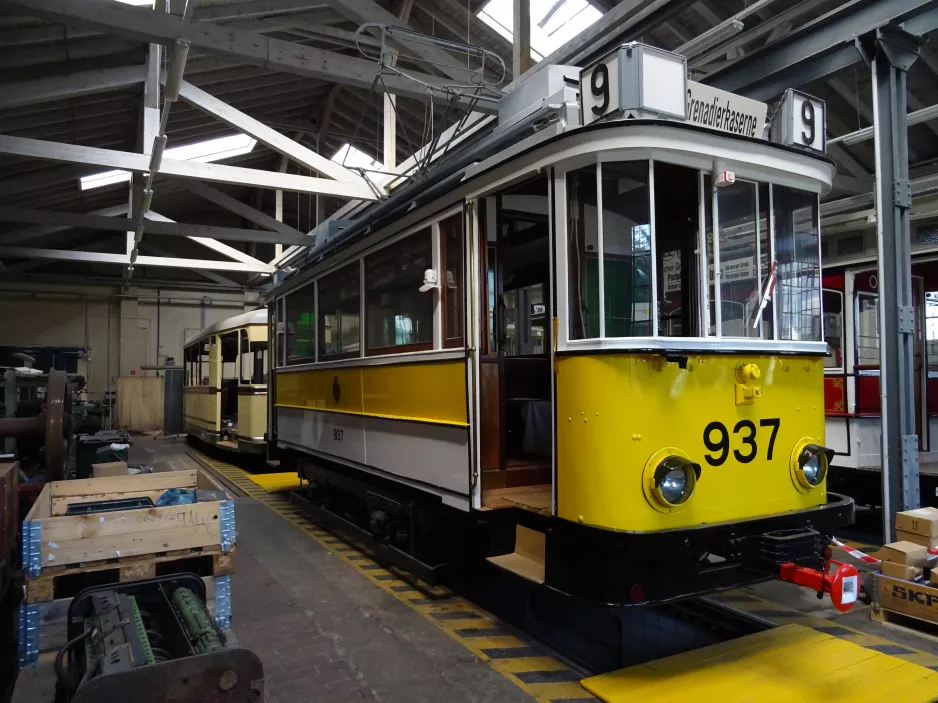 Dresden motorvogn 937 inde i Straßenbahnmuseum (2019)