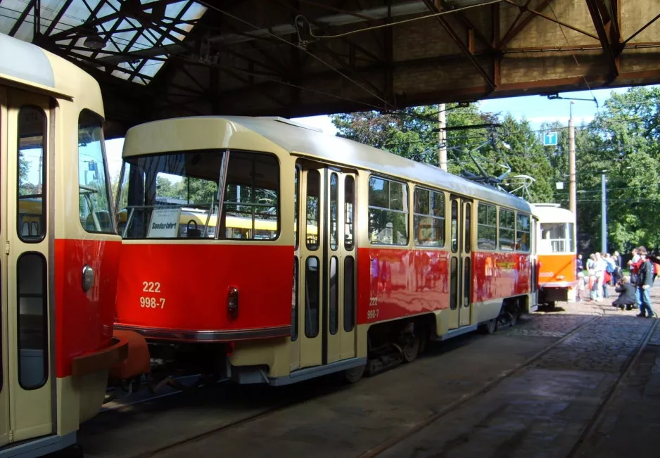 Dresden museumslinje 16 med motorvogn 222 998-7 ved Tolkewitz (2007)