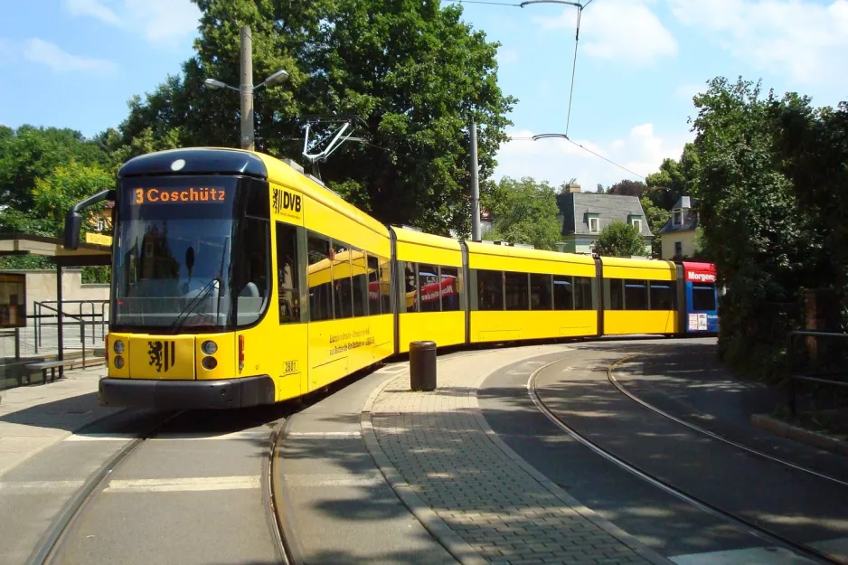 Dresden sporvognslinje 3 med lavgulvsledvogn 2801 "Stadt Bautzen" ved Wilder Mann (2011)