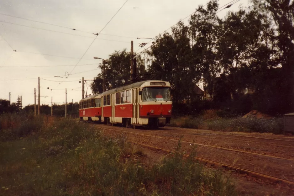 Dresden sporvognslinje 5 med motorvogn 222 310-4 nær Coswig (1983)