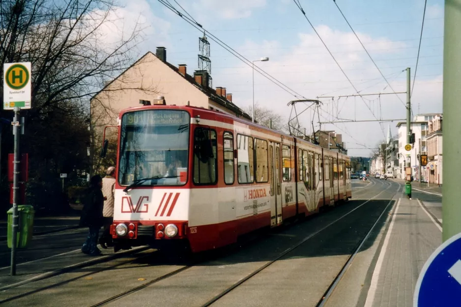 Duisburg regionallinje 901 med ledvogn 1026 ved Speldorf Bahnhof (2004)