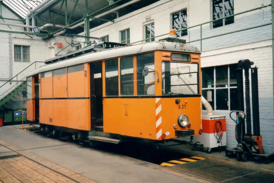 Düsseldorf arbejdsvogn A21 inde i remisen Am Steinberg (1996)