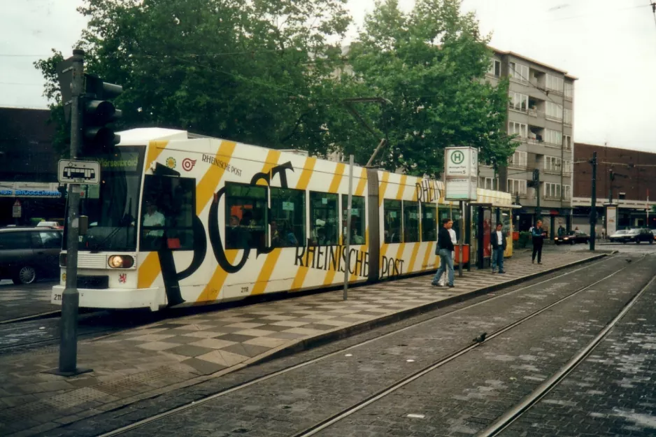 Düsseldorf ekstralinje 708 med lavgulvsledvogn 2118 ved Worringer Platz (2000)