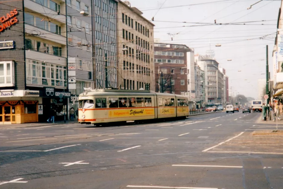 Düsseldorf sporvognslinje 715  nær Berliner Allee (1996)