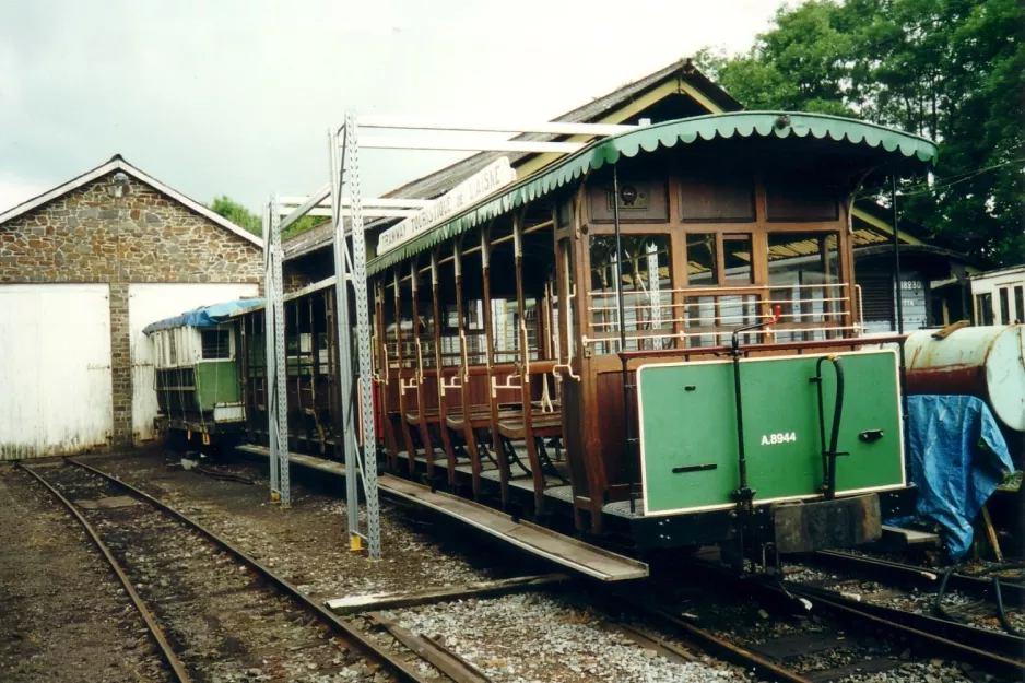 Erezée åben bivogn A.8944 foran Tramway Touristique de l'Aisne (2002)