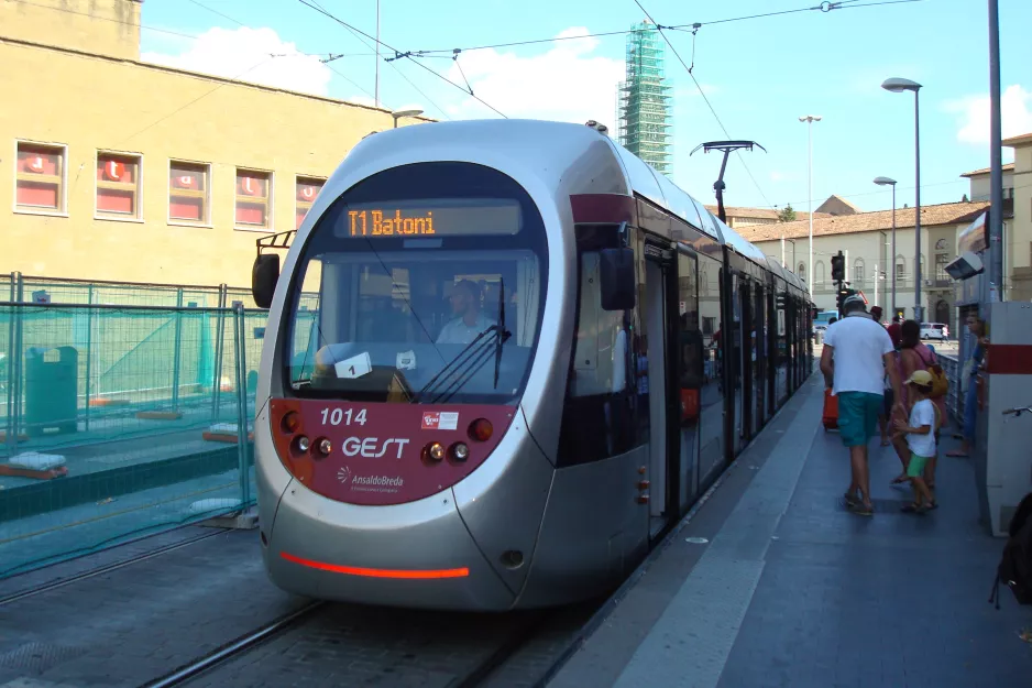 Firenze sporvognslinje T1 med lavgulvsledvogn 1014 ved Alamanni - Stazione (2016)