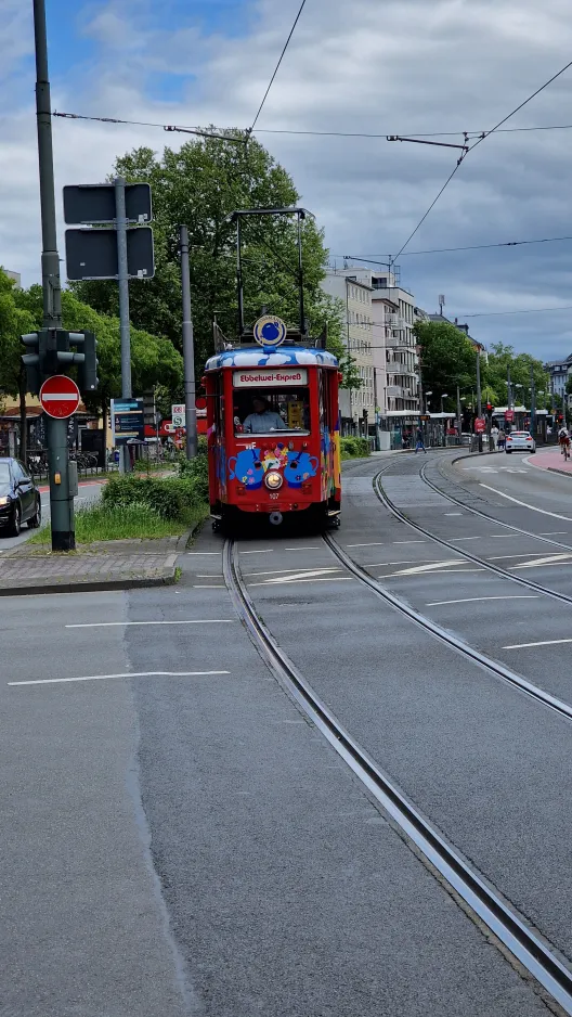 Frankfurt am Main Ebbelwei-Expreß med motorvogn 107 nær Allerheiligentor (2024)