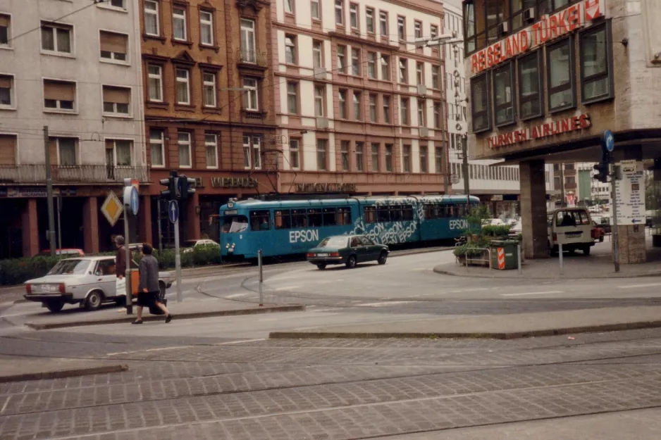 Frankfurt am Main ekstralinje V med ledvogn 813 på Baseler Straße (1990)