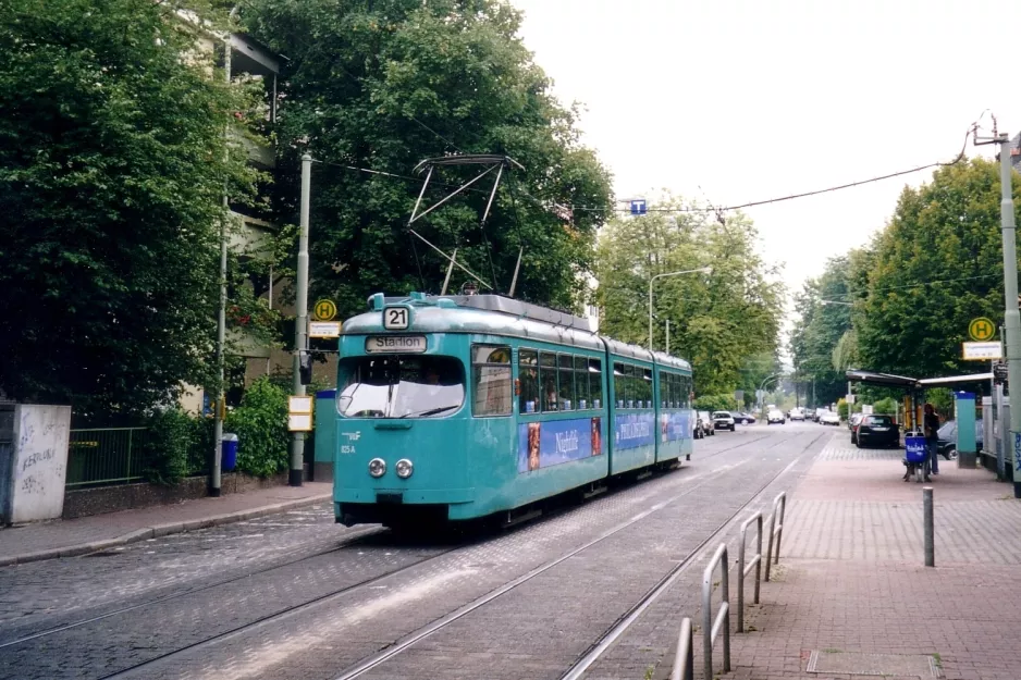 Frankfurt am Main sporvognslinje 21 med ledvogn 825 ved Vogelweidstraße (2003)
