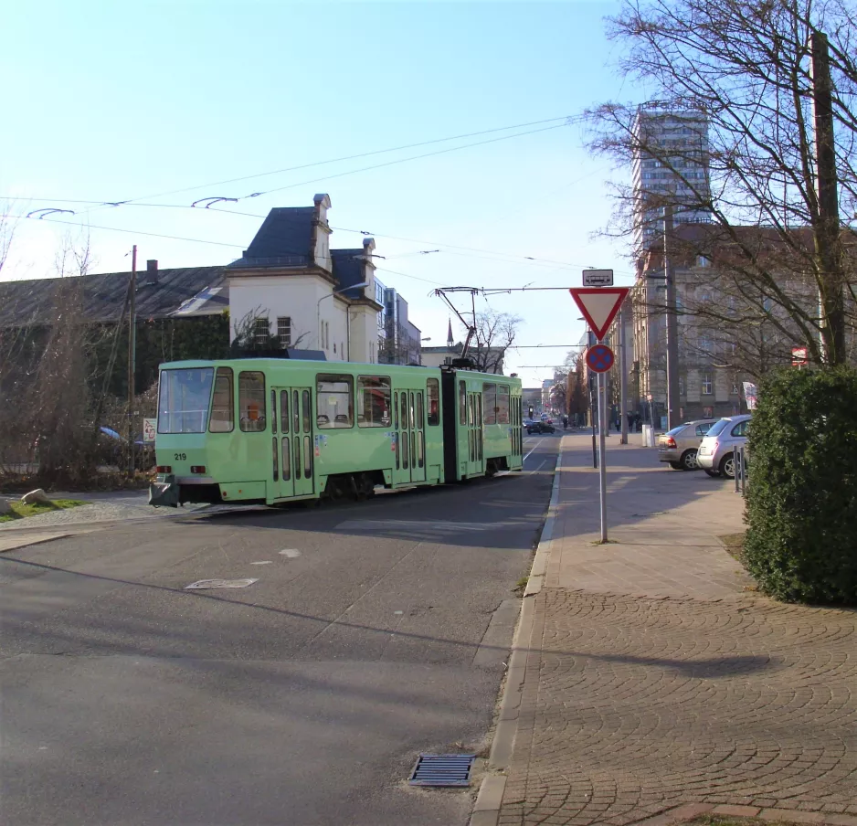 Frankfurt (Oder) sporvognslinje 2 med ledvogn 219 ved Messegelände (2022)