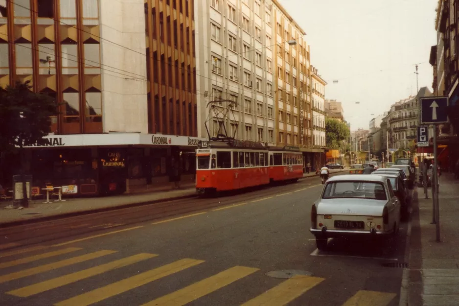 Geneve sporvognslinje 12 med motorvogn 701 på Rue du Stand (1982)