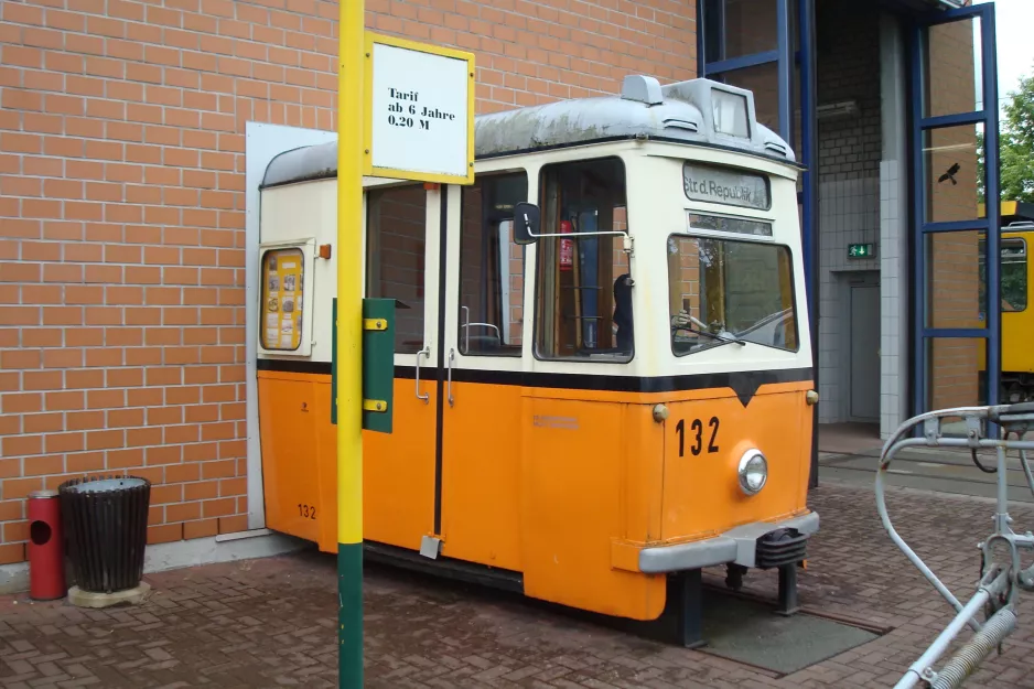 Gera motorvogn 132 indgangen til Straßenbahnmuseum Gera (2015)