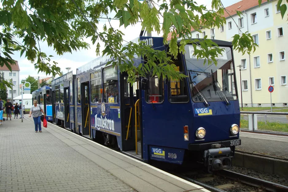 Görlitz sporvognslinje 1 med ledvogn 309 ved Weinhübel (2015)