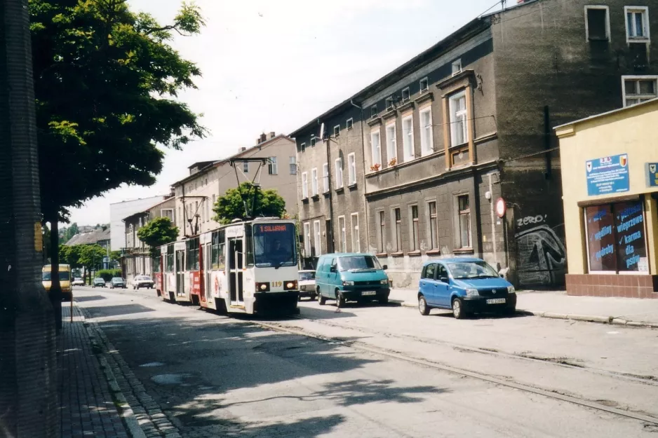 Gorzów Wielkopolski sporvognslinje 1 med motorvogn 119 på Generała Wladysława Siko (2004)
