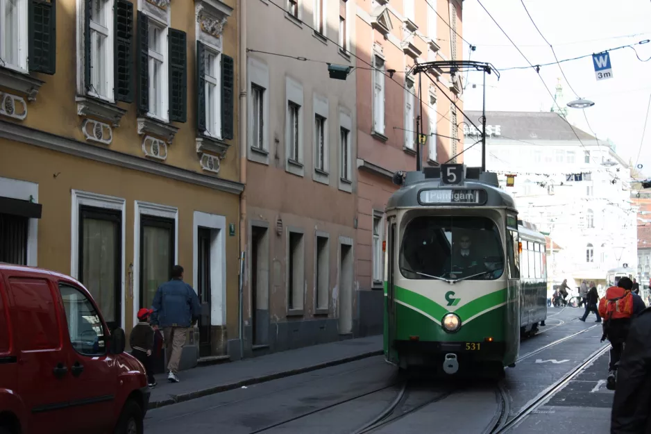 Graz sporvognslinje 5 med ledvogn 531 på Jakominiplatz (2008)