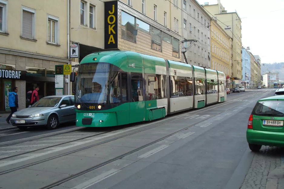 Graz sporvognslinje 7 med lavgulvsledvogn 651 ved Esperantoplatz (2012)