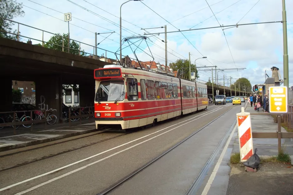 Haag sporvognslinje 1 med ledvogn 3139 på Phoenixstraat (2011)