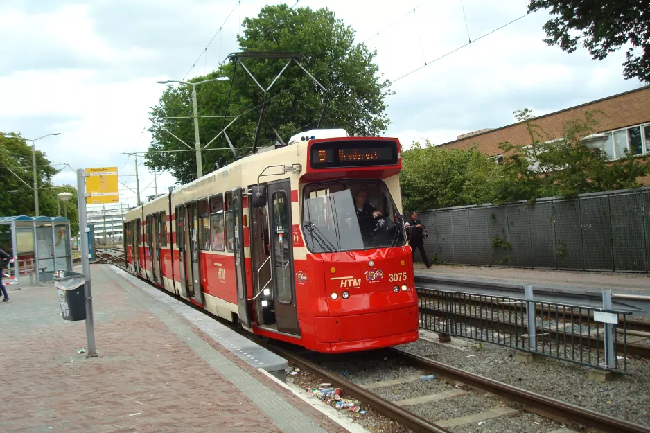 Haag sporvognslinje 9 med ledvogn 3075 ved Wouwermanstraat (2014)