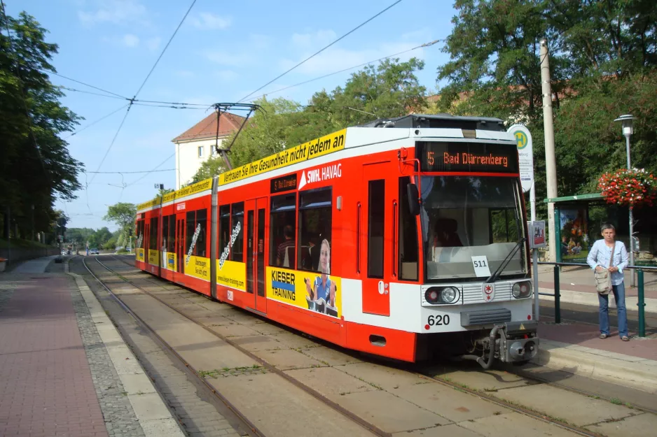 Halle (Saale) regionallinje 5 med lavgulvsledvogn 620 ved Merseburg/Zentrum (2014)