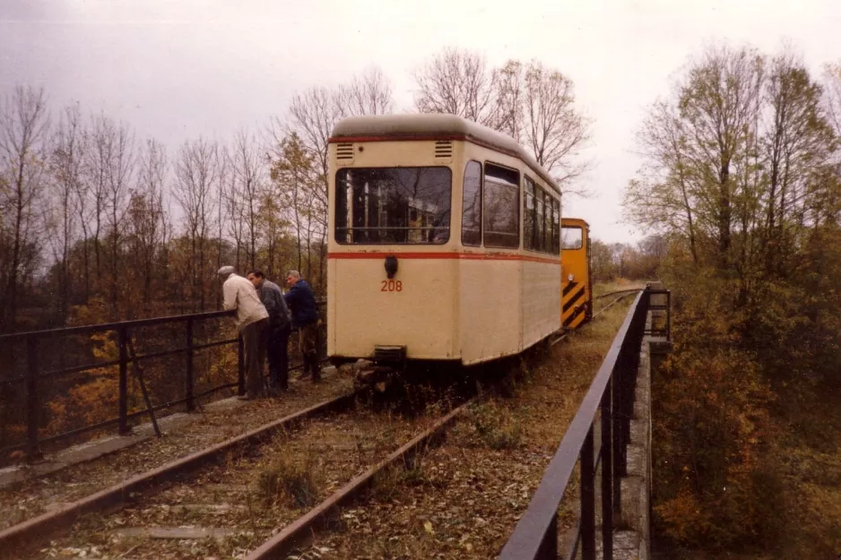 Hannover Aaßenstrecke med bivogn 208 ved at krydse Zweigkanal nack Hildeheim (1988)