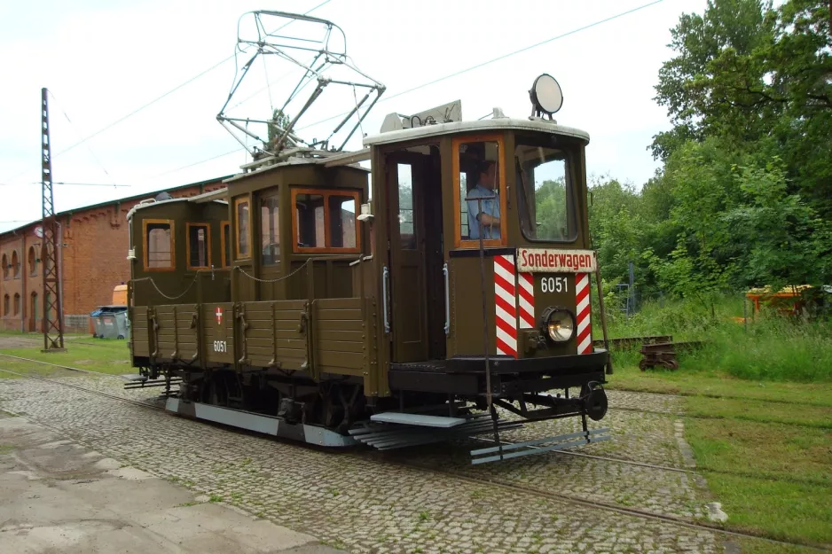 Hannover Hohenfelser Wald med slibevogn 6051 foran Straßenbahn-Museum (2010)