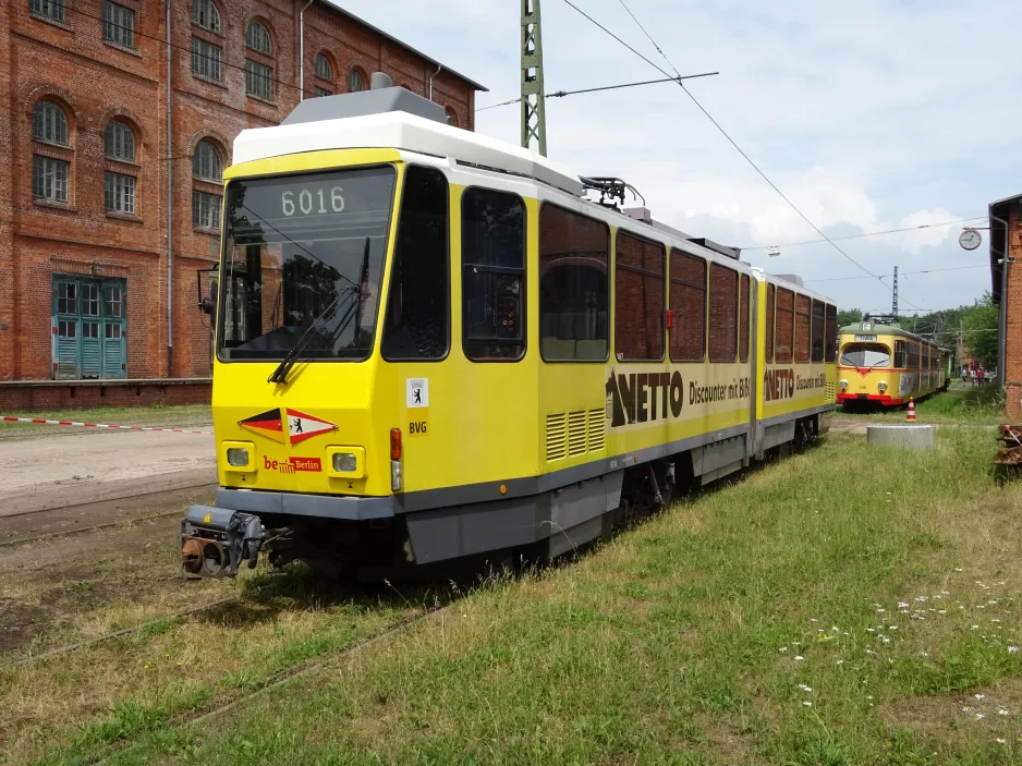 Hannover ledvogn 6016 på forpladsen Hannoversches Straßenbahn-Museum (2018)