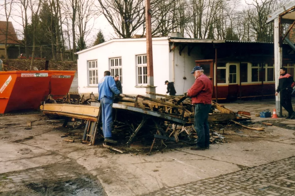 Hannover motorvogn 2 foran Straßenbahn-Museum  undervognen (2004)