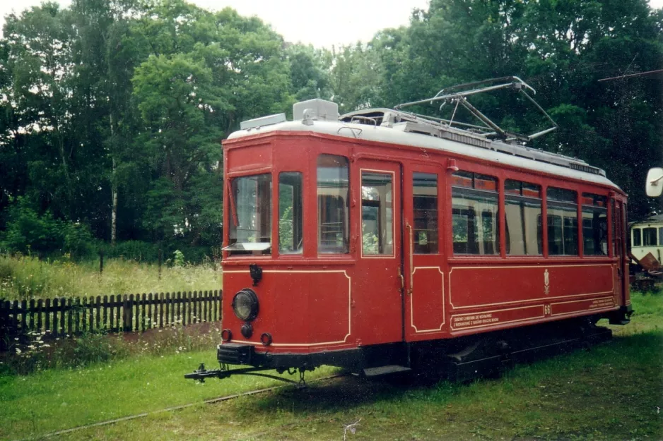 Hannover motorvogn 223 foran Straßenbahn-Museum (2002)