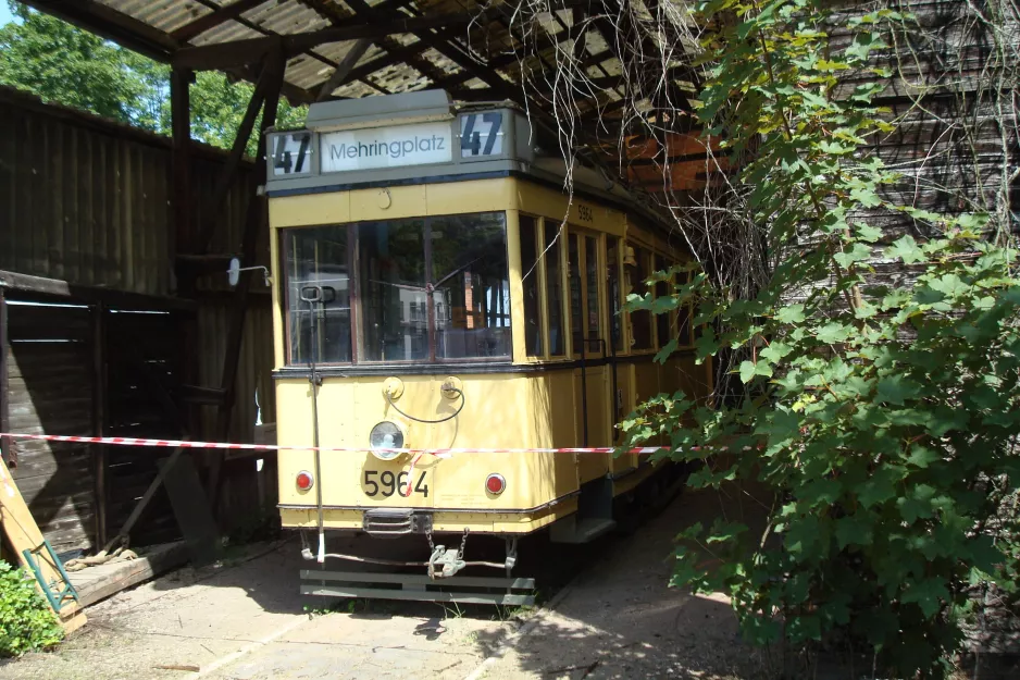 Hannover motorvogn 5964 inde i Straßenbahn-Museum (2014)