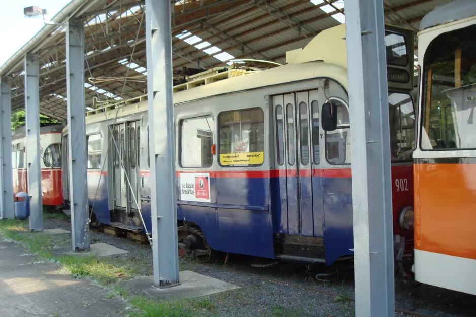 Hannover motorvogn 902 inde i Straßenbahn-Museum (2014)