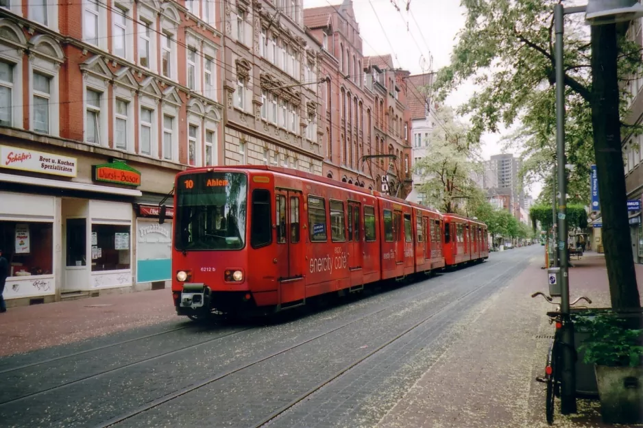 Hannover sporvognslinje 10 med ledvogn 6212 ved Leinaustraße (2006)