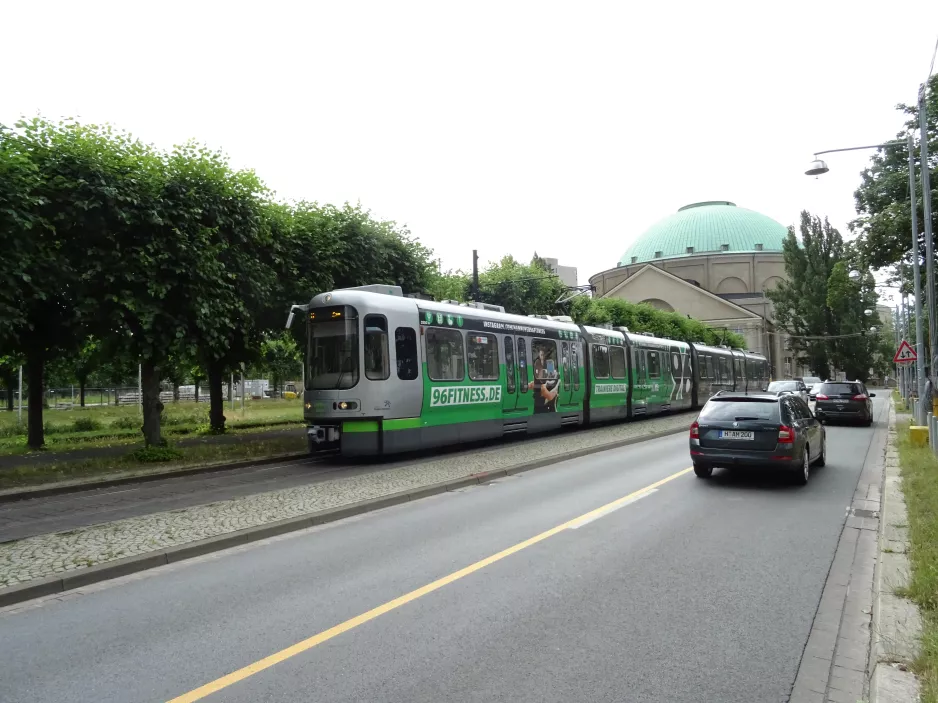 Hannover sporvognslinje 11 med ledvogn 2550 ved Hannover Congress Centrum (2020)