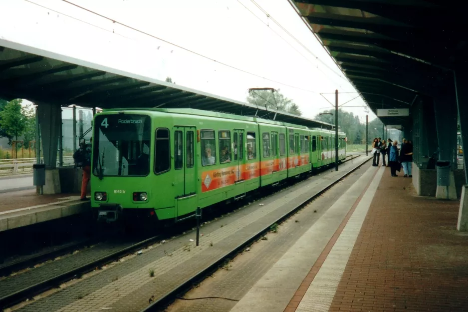 Hannover sporvognslinje 4 med ledvogn 6142 ved Marienwerden/Wissenschaftspark (1998)