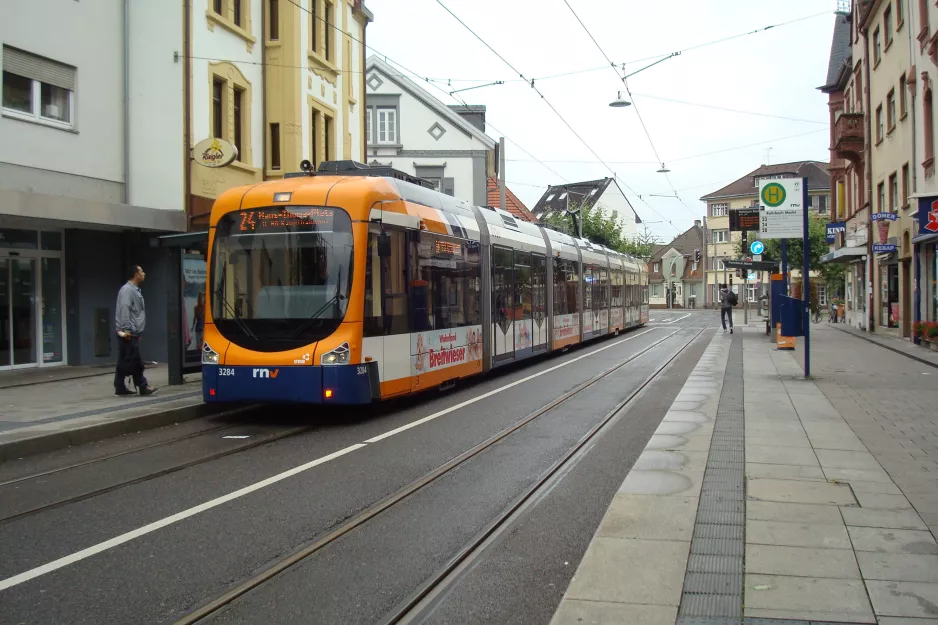 Heidelberg sporvognslinje 24 med lavgulvsledvogn 3284 ved Rohrbach Markt (2014)