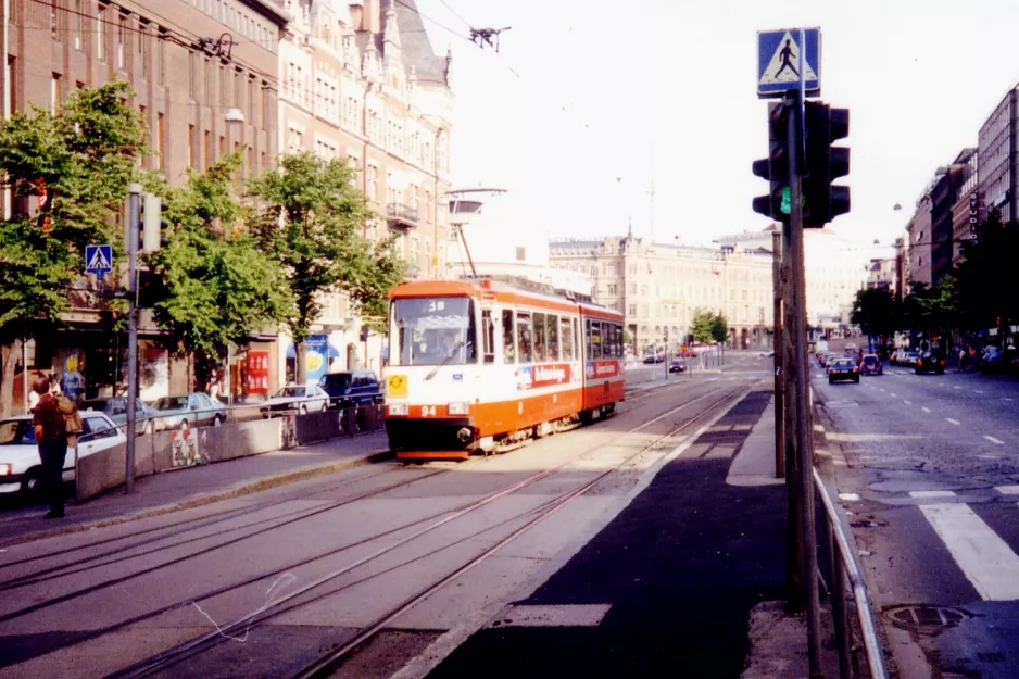 Helsingfors sporvognslinje 3 med ledvogn 94 ved Studenthuset / Ylioppilastalo (1992)
