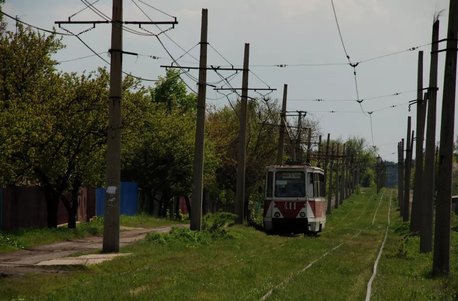 Horlivka sporvognslinje 1 med motorvogn 411 på Orlovska Ulitsa (2011)