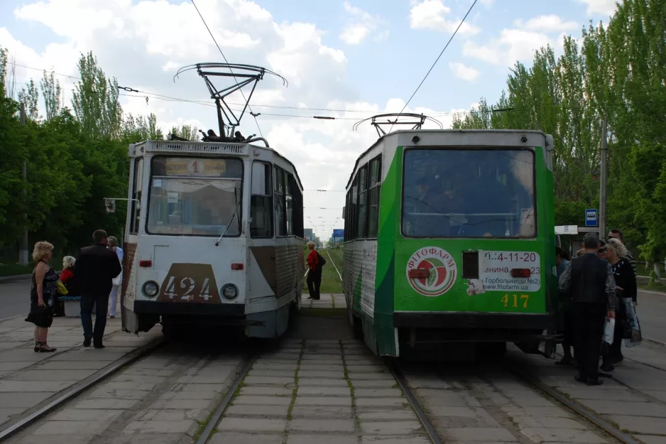 Horlivka sporvognslinje 1 med motorvogn 424 på Prospekt Lenina (Lenina Ave) (2011)