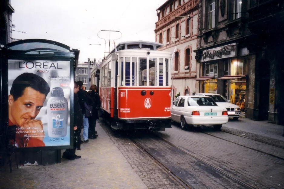 Istanbul Nostalgilinje T2 med motorvogn 411 ved Tünel (2000-2001)