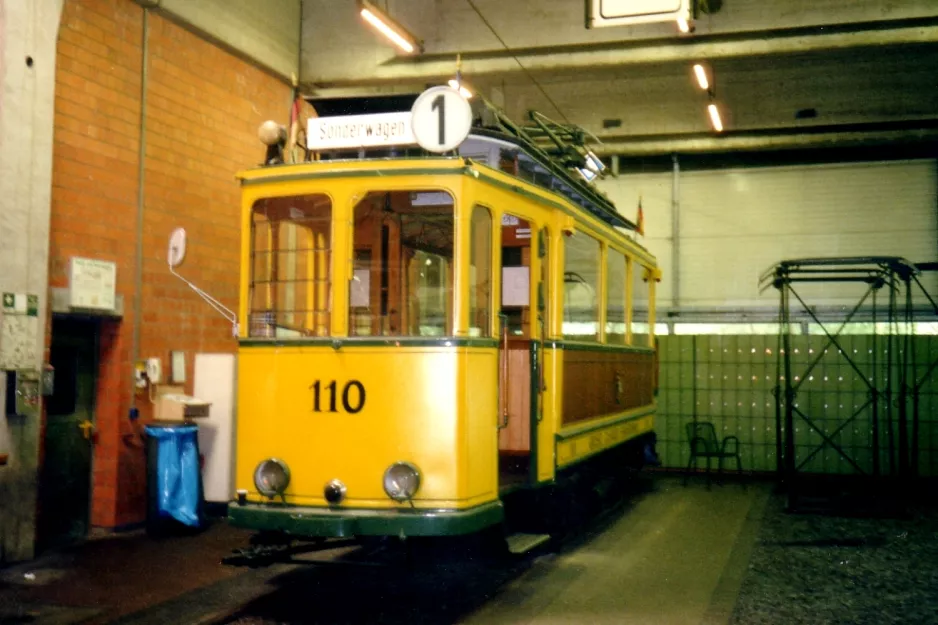 Kassel museumsvogn 110 inde i remisen Betriebshof Wilhelmshöher Allee (2002)