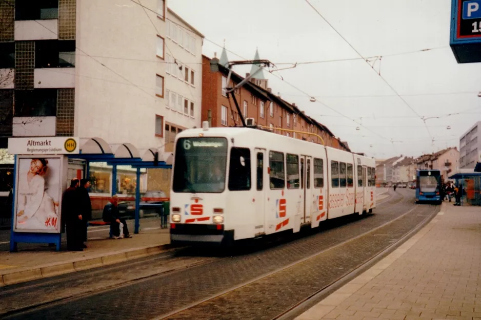 Kassel sporvognslinje 6 med ledvogn 407 ved Altmarkt/Regierungspräsidium (1998)
