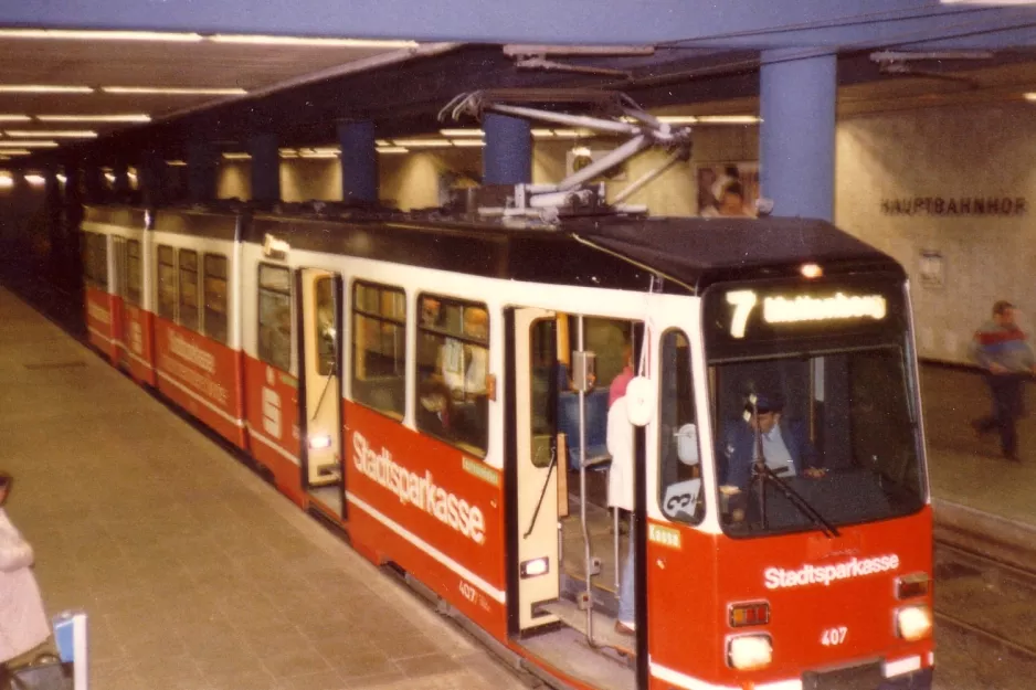 Kassel sporvognslinje 7 med ledvogn 407 ved Hauptbahnhof (1988)