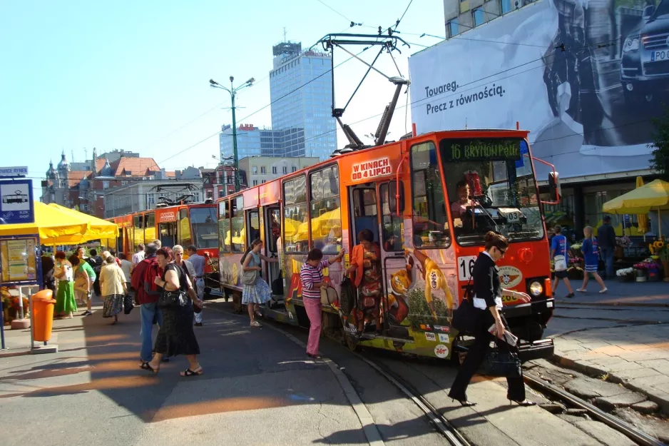 Katowice sporvognslinje T16 med motorvogn 268 ved Rynek (2008)