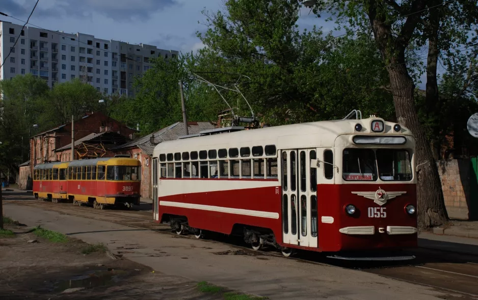 Kharkiv sporvognslinje 3 med motorvogn 3096 på Hrekivs'ka Street (2011)